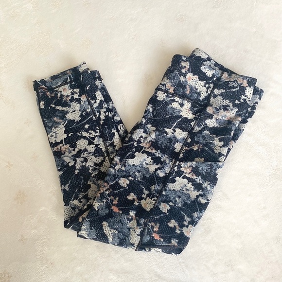 🎉 HOST PICK 🎉 Lululemon, Speed Up Crop *21”, Spring Bloom Multi, Sz 6 - Picture 6 of 11